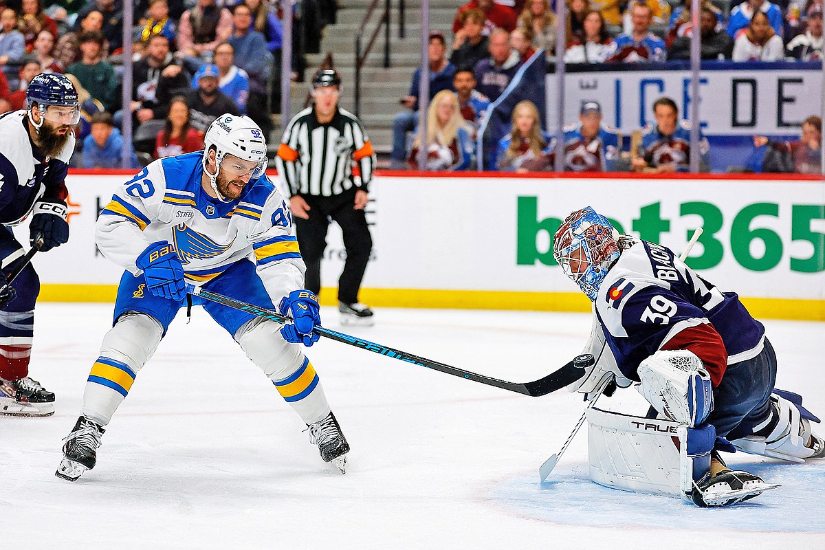 Thomas’ hat trick helps Blues beat Avalanche 3-2, continue playoff push
