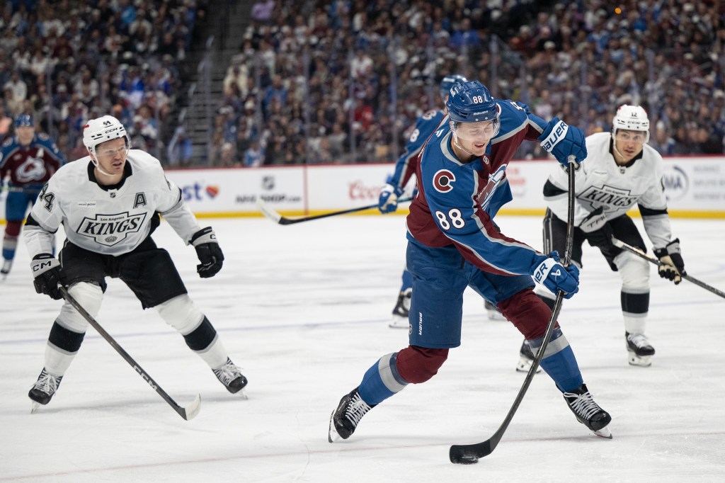 Avalanche overcome blind refs, shattered glass, take 2-0 series lead over Kings