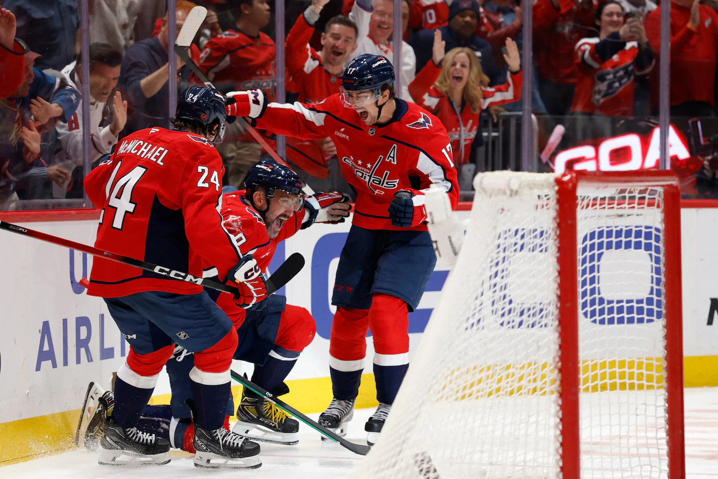 Alex Ovechkin, Capitals turn back Flyers