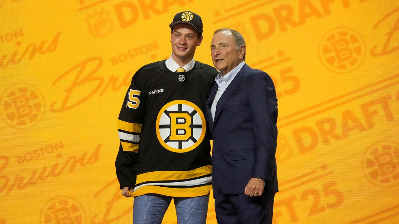 Bruins officially sign James Hagens to NHL contract - 98.5 The Sports Hub