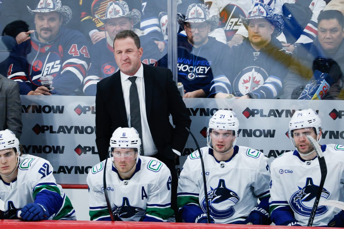 Jannik Hansen thinks the Canucks should part ways with head coach Adam Foote