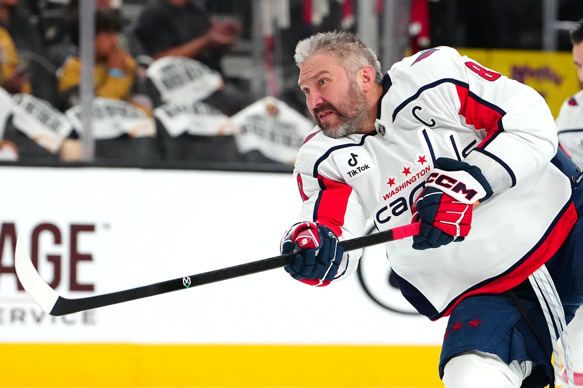 Ovechkin Extends NHL Record, Keeps Capitals in Playoff Chase