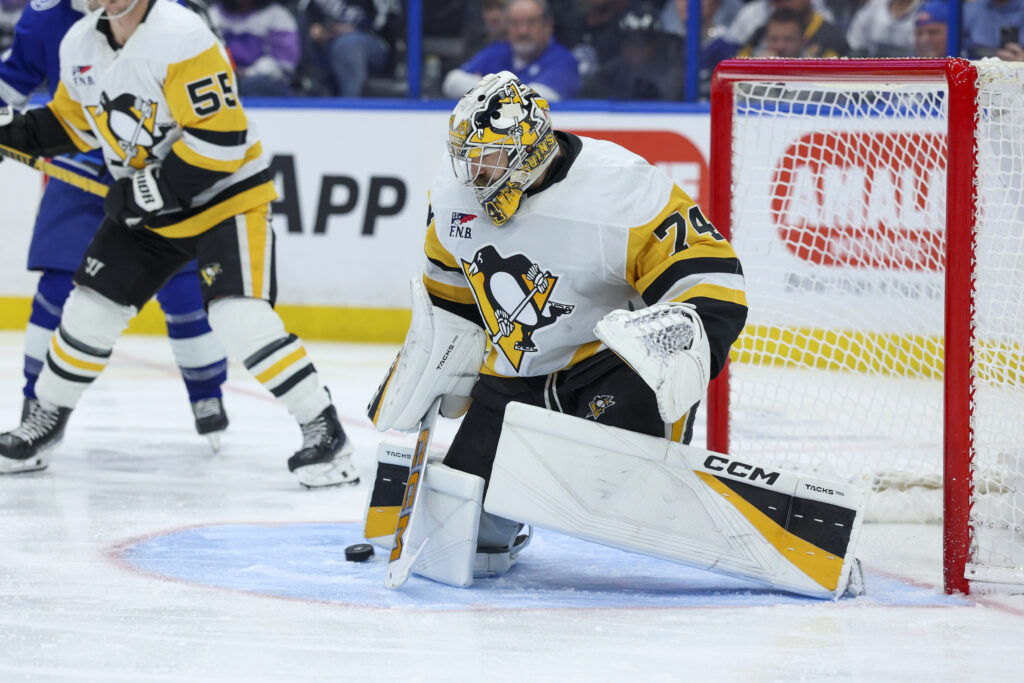 Penguins' Stuart Skinner Out With Upper-Body Injury