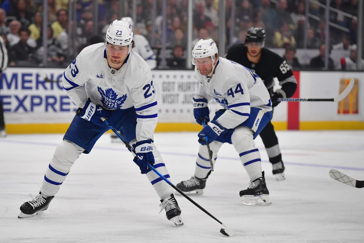 Tavares hits 30 goals for 8th time, Knies’ best game since Olympic break