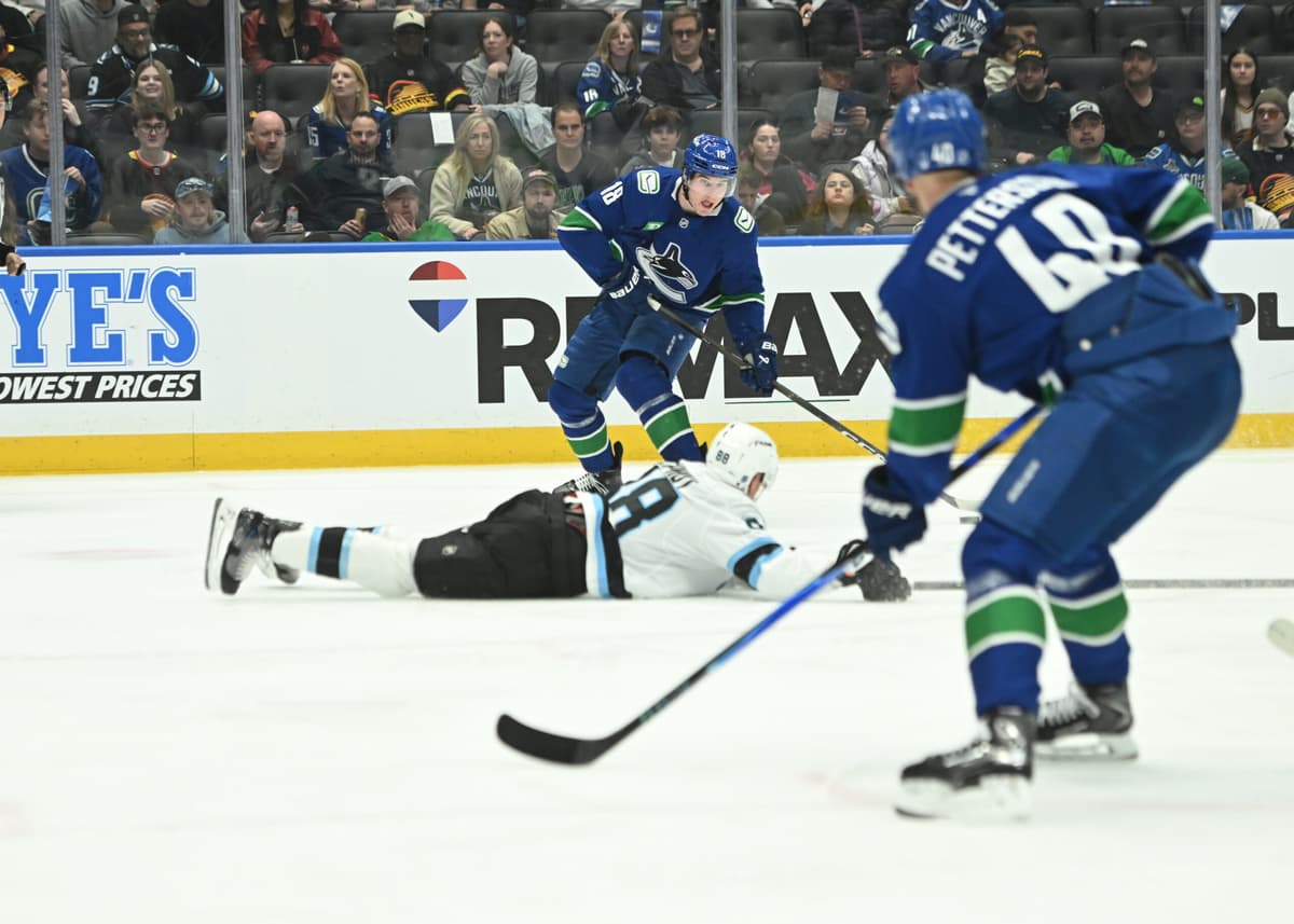 Poor third period costs Canucks against Mammoth
