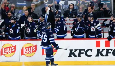 Jets sign 27-year old forward to $2.9 million contract image