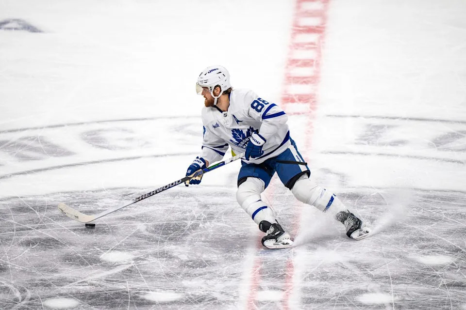 Toronto Maple Leafs right wing William Nylander (88) skating with the puck during an NHL hockey game against the Los Angeles Kings on April 4th, 2026 in Los Angeles, CA.