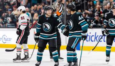 Sharks edge Blackhawks to gain in Western wild-card race