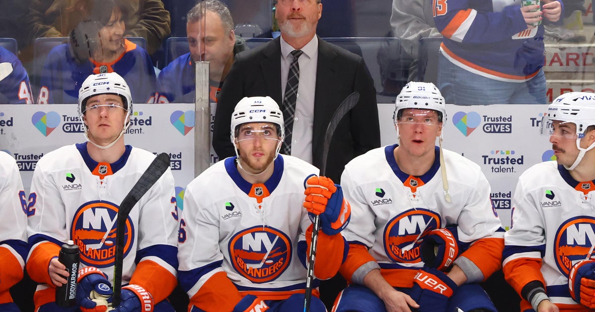 Islanders fire Patrick Roy with NHL playoff hopes in danger, name Peter DeBoer head coach