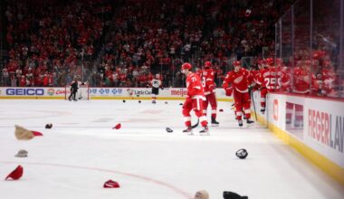 Larkin, Red Wings Rout Flyers as Standings Tighten