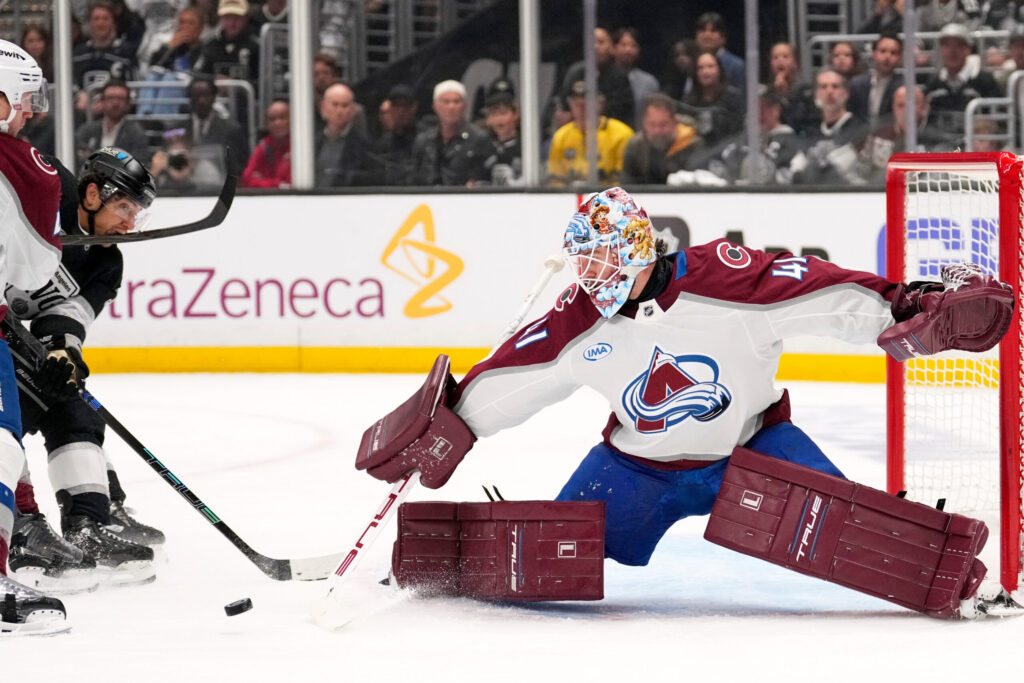 Scott Wedgewood, Avalanche beat Kings 4-2 in Game 3 to take commanding 3-0 series lead