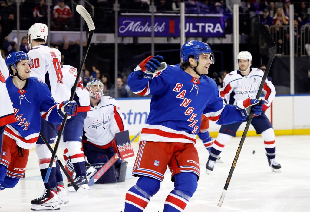 Conor Sheary (R) scores past Washington Capitals goaltender Charlie Lindgren in the first period at Madison Square Garden in New York, USA, Sunday, April 05, 2026. JASON SZENES FOR THE NEW YORK POST