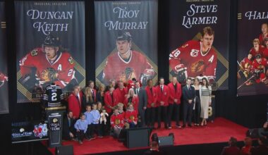 Blackhawks celebrate team's inaugural Hall of Fame class