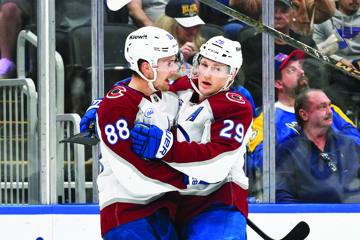 Avalanche clinch top spot in Western Conference with win against Blues