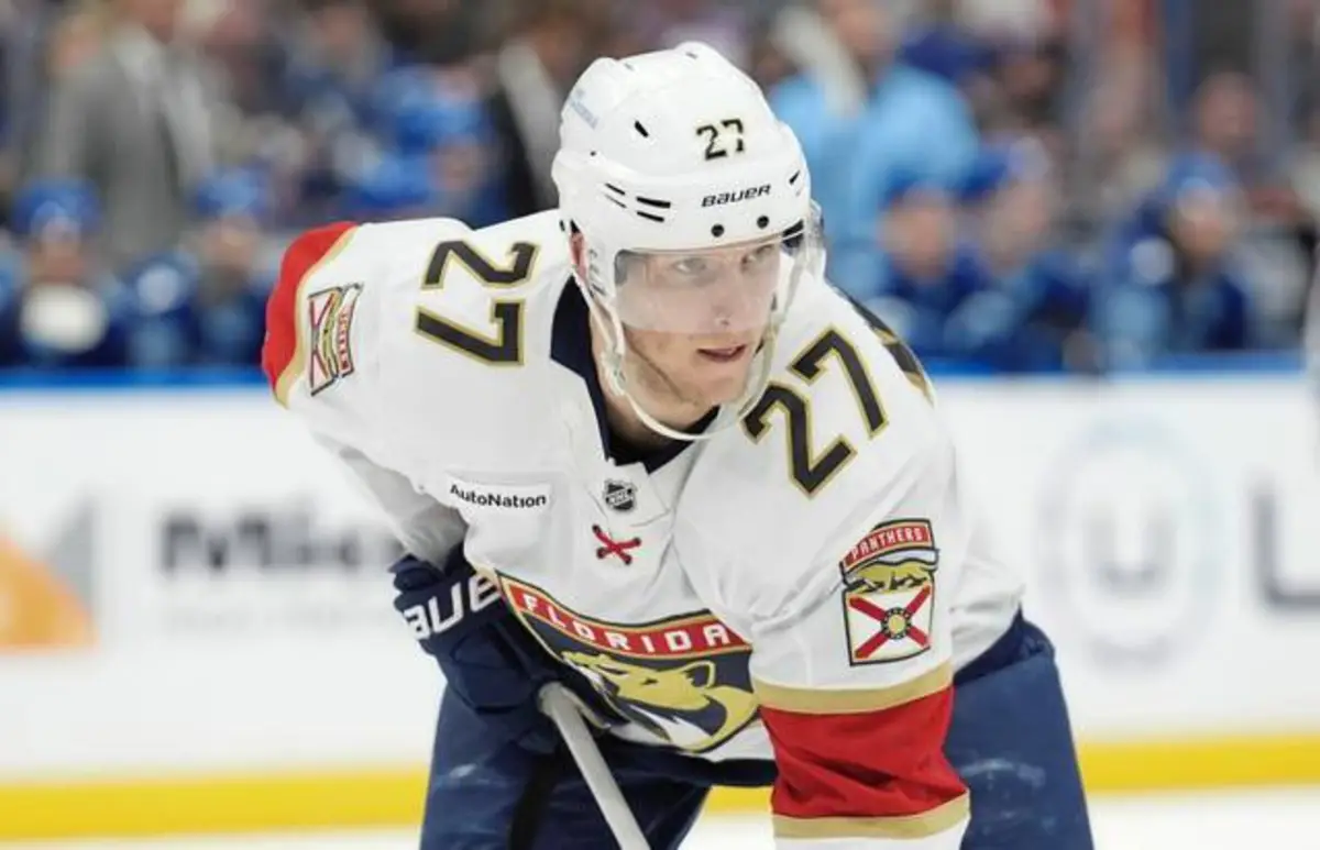 Panthers’ Eetu Luostarinen fined for high-sticking Penguins’ Rickard Rakell