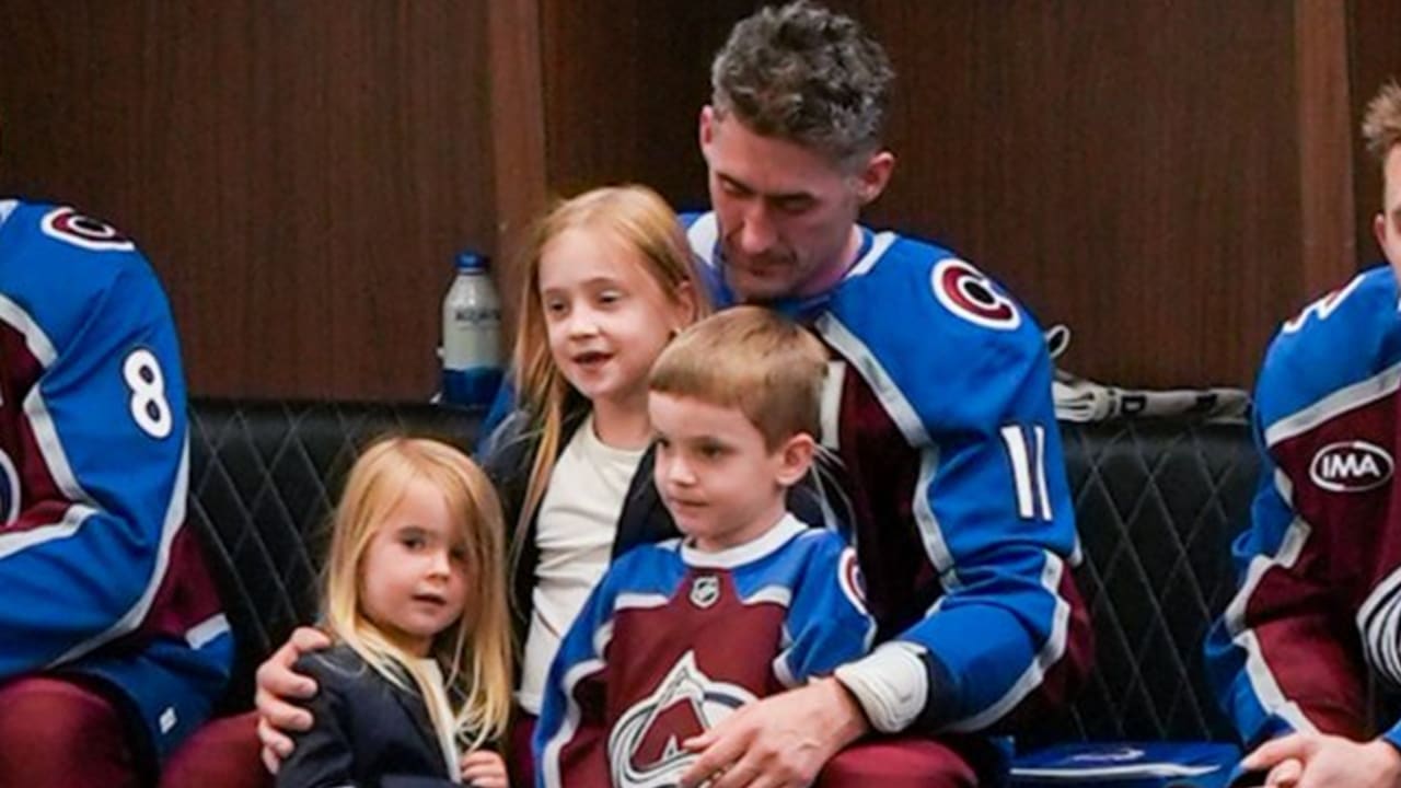 Avalanche honor Nelson for 1,000th NHL game with pregame ceremony, shirts