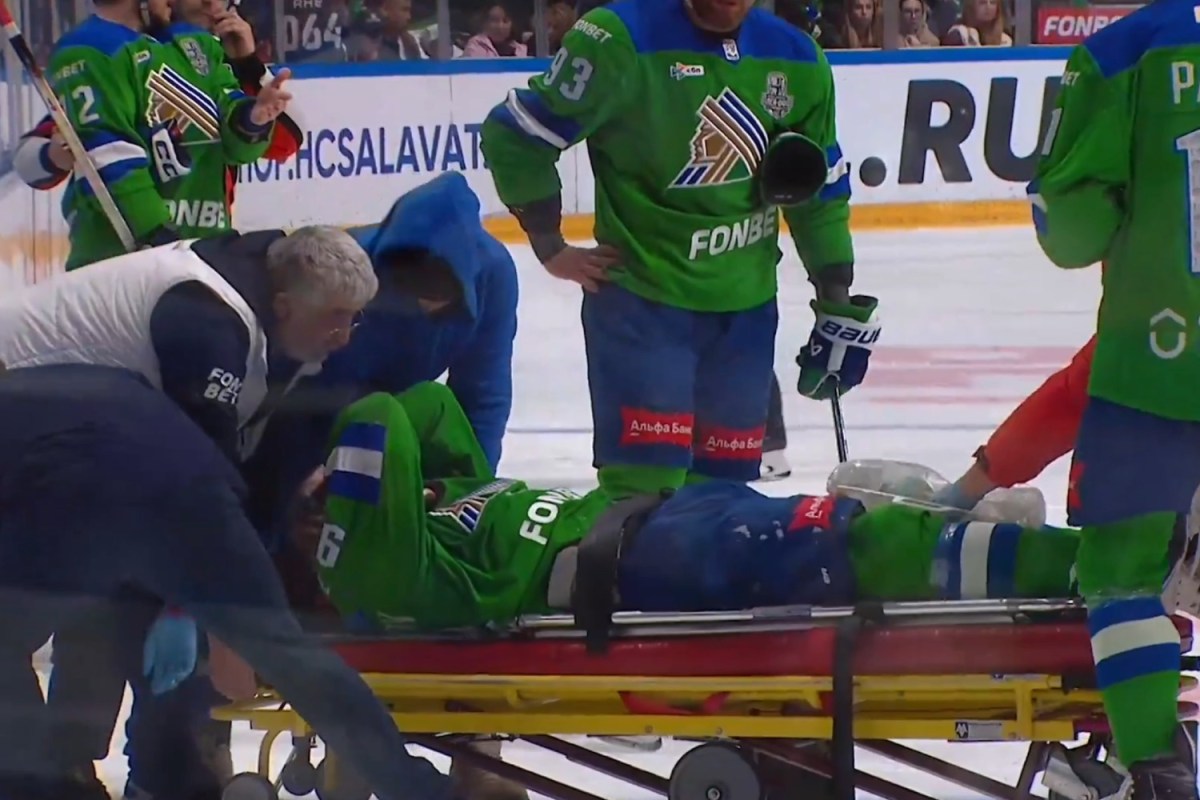 Evgeny Kuznetsov stretchered off ice after taking hit during KHL playoff game with Salavat Yulaev