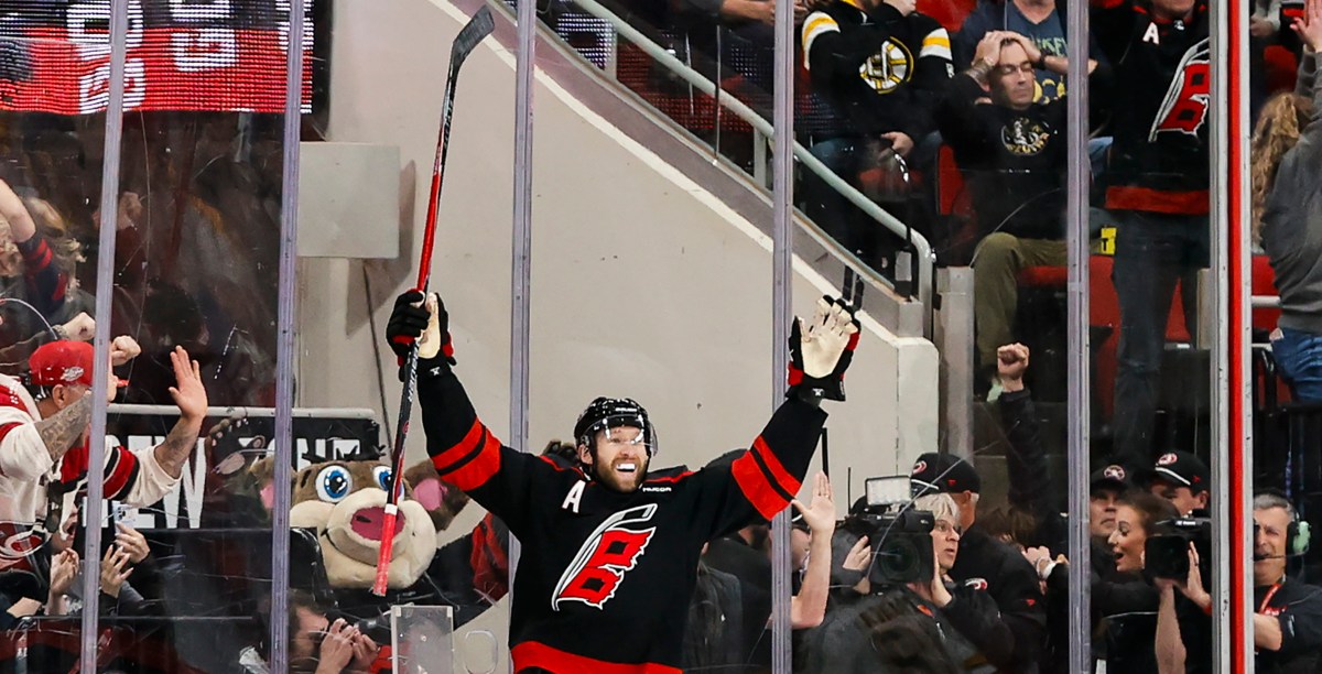 Metropolitan Division Champs! Canes beat Bruins 6-5 in Overtime to take division