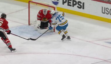 Soderblom Stretches Across | Chicago Blackhawks