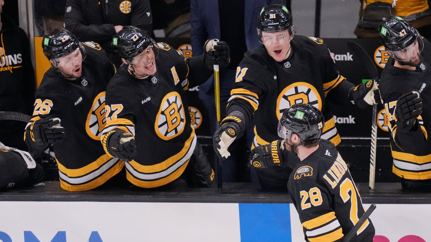 NHL roundup: Viktor Arvidsson scores three goals as Bruins outshine Stars 6-3 | NanaimoNewsNOW