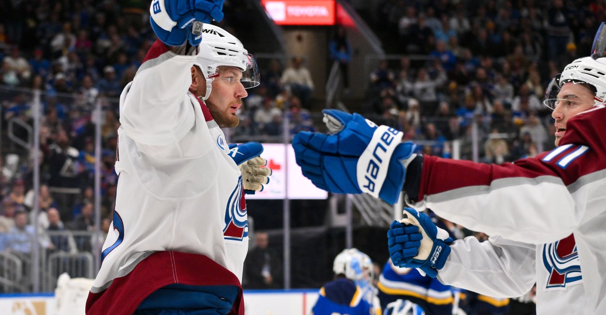 Recap: Val scores two — Avs beat Blues 3-1 & clinch Central Division