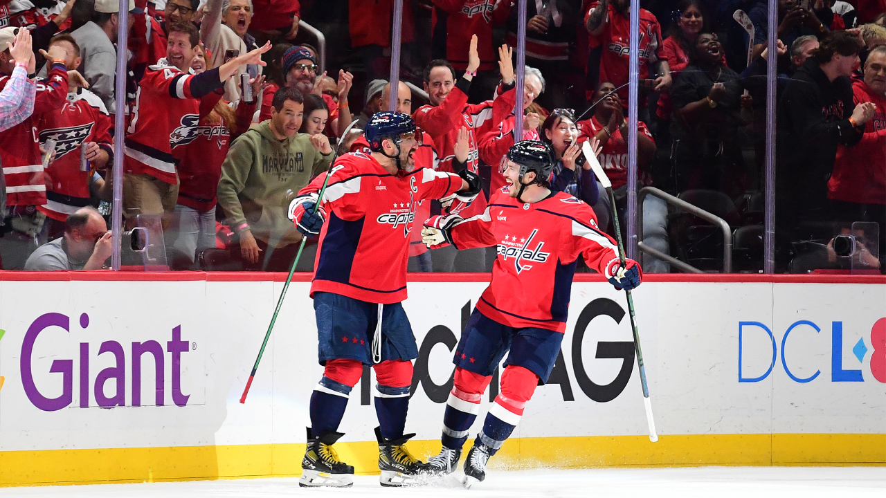 Ovechkin scores twice, Capitals gain ground in wild-card race with win against Flyers