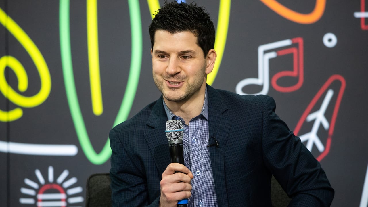 Blackhawks re-sign GM Davidson, turn focus to new contract for Bedard