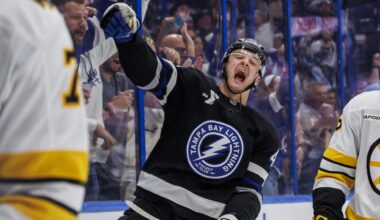 Lightning score 3 in 3rd period to rally past Bruins