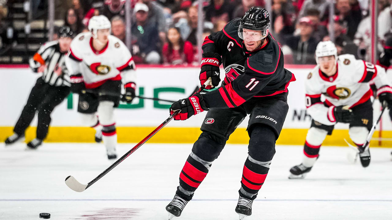 Staal shows ‘right way’ for Hurricanes in Game 1 win against Senators