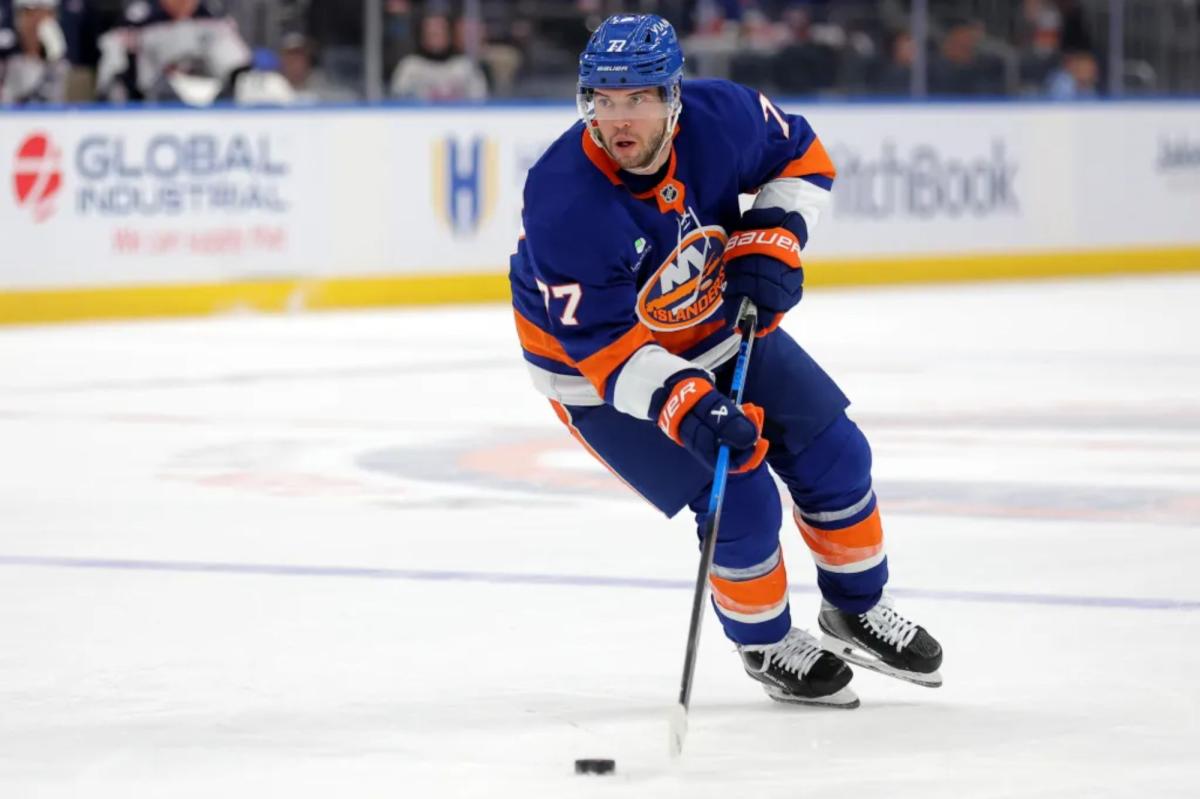 Islanders' Tony DeAngelo expected to return from lower-body injury