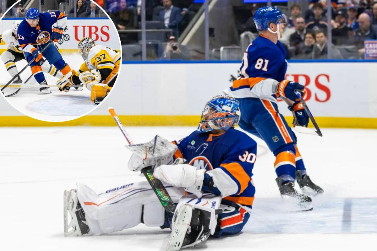 Islanders give away pair of two-goal leads to Penguins in embarrassing collapse