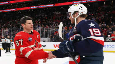 Sidney Crosby of Pittsburgh Penguins dominates Florida Panthers' Matthew Tkachuk in viral NHL game moment clash
