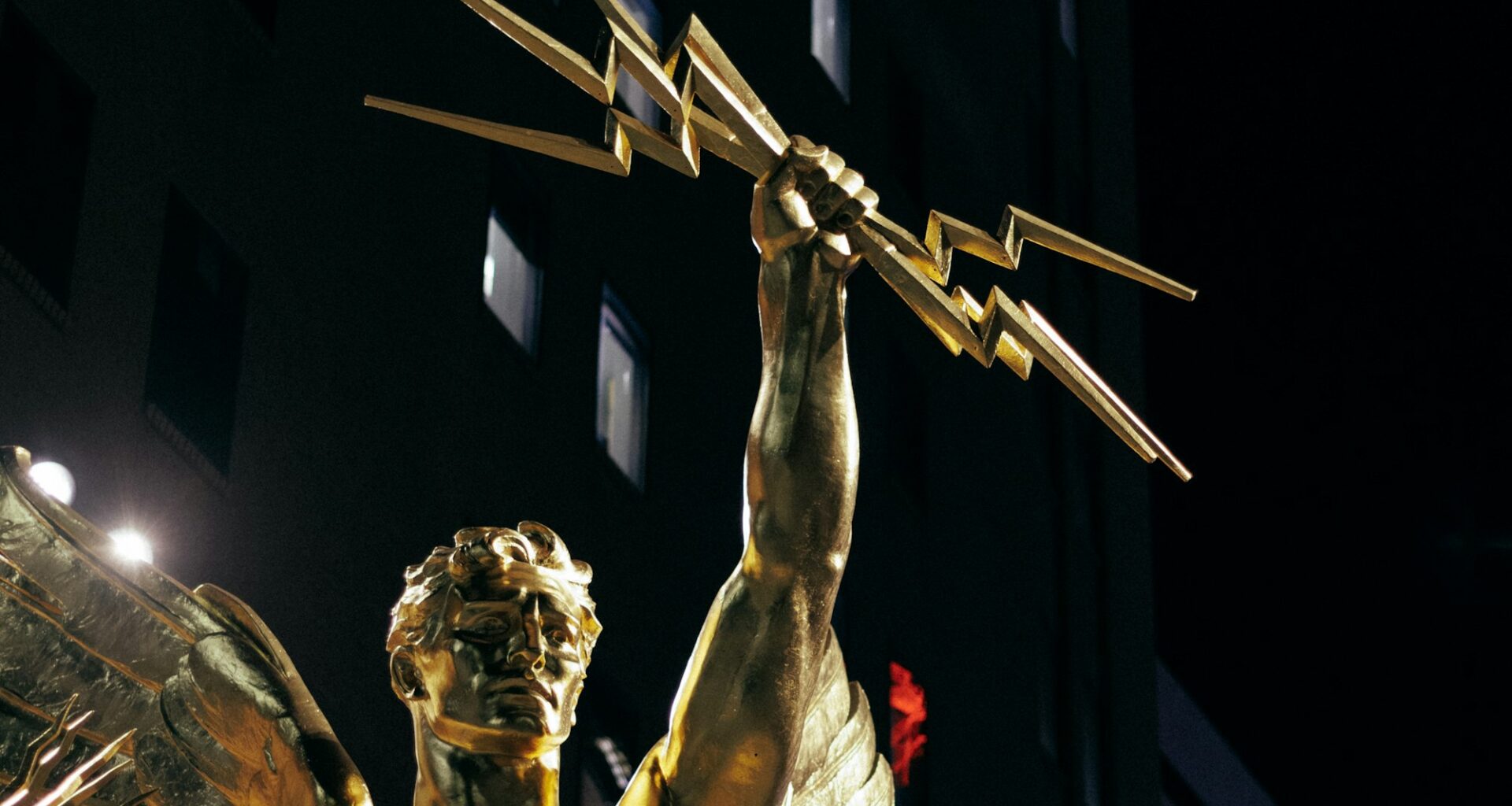 Star Power, Ullmark Lift Senators to 6-2 Win Over Lightning