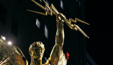 Star Power, Ullmark Lift Senators to 6-2 Win Over Lightning