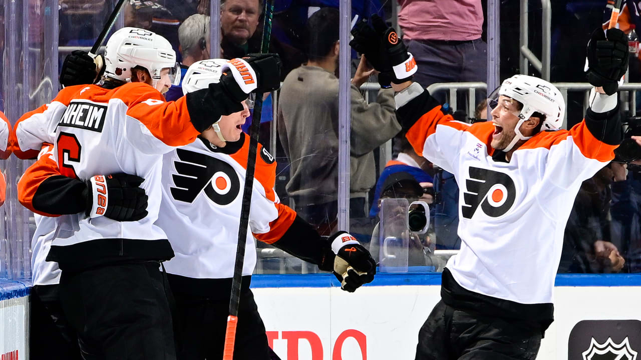 Flyers defeat Islanders, move into 4-way tie for 2nd wild card