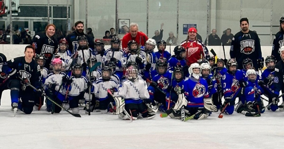 Red Wings alumni play charity hockey game to fund Livonia pantries
