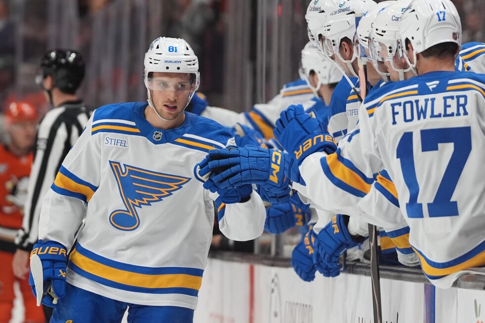 Dylan Holloway's two goals help Blues keep slim playoff hopes alive with 6-2 win over Ducks