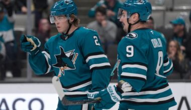 Will Smith scores to lead Sharks past Blackhawks 3-2