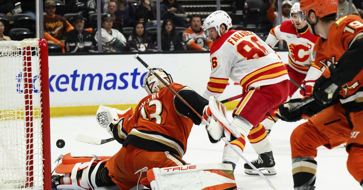 Ducks fall to Flames for their fifth consecutive loss