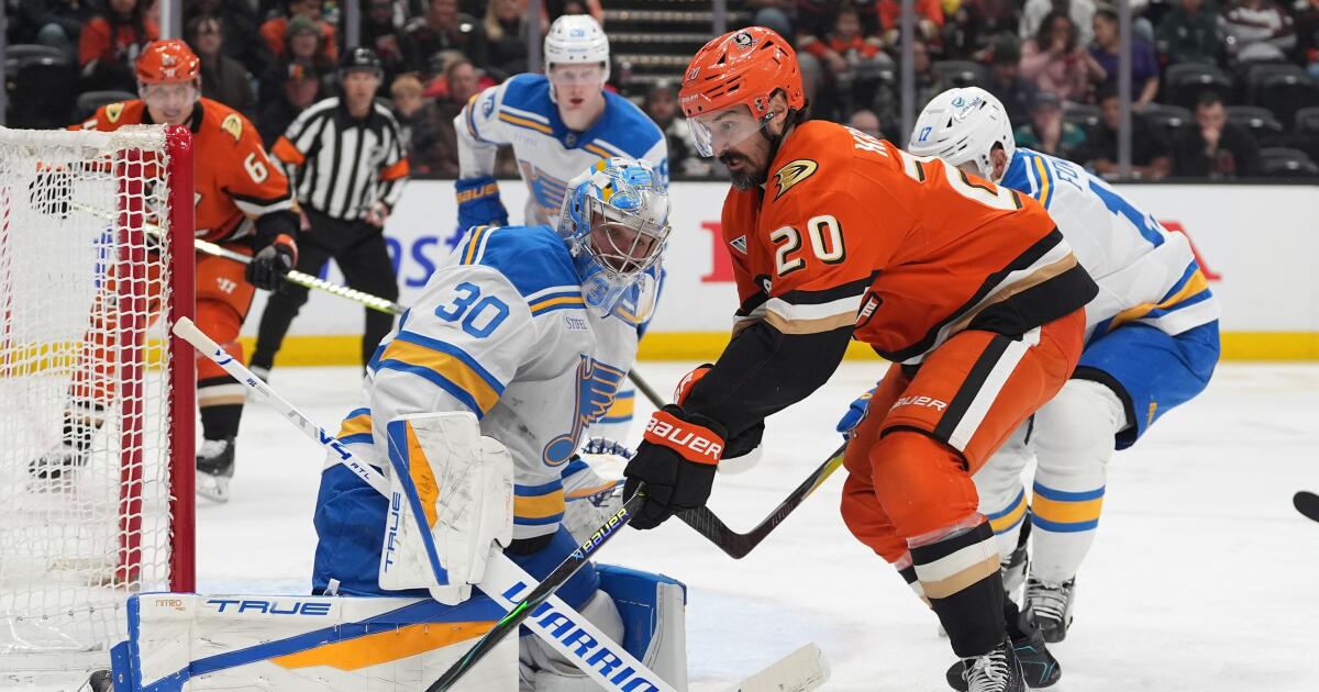 Ducks fall to playoff-hungry Blues for their fourth straight loss