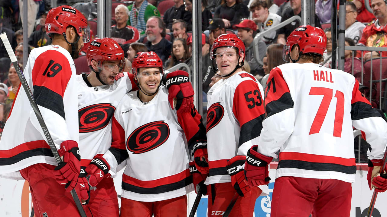 Stankoven has 3 points, Hurricanes cruise past Blackhawks