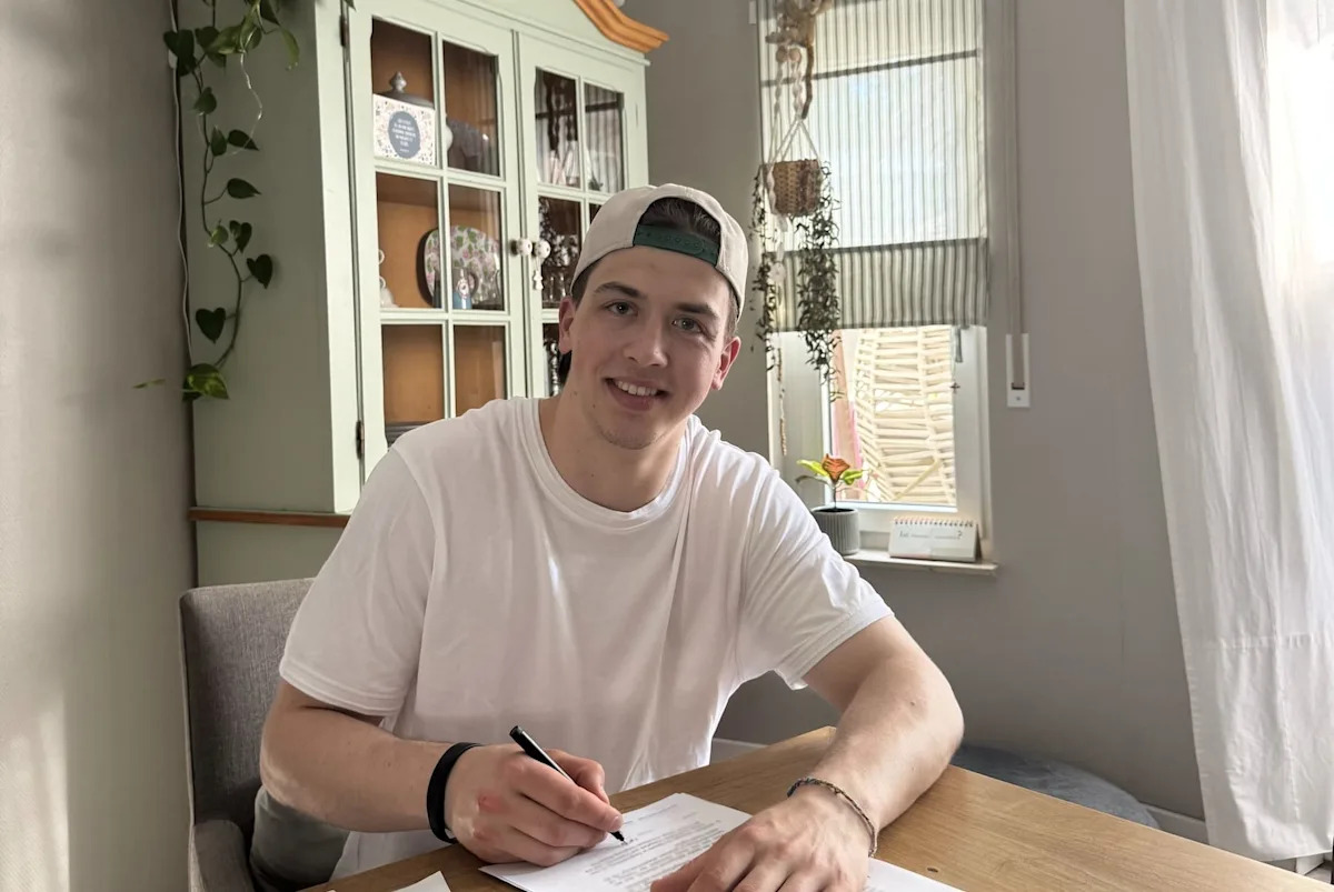 Sharks Sign Defenseman Phillip Sinn