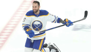 Sabres’ Jason Zucker deflection goal sparks insanely chaotic 1st period in Game 5