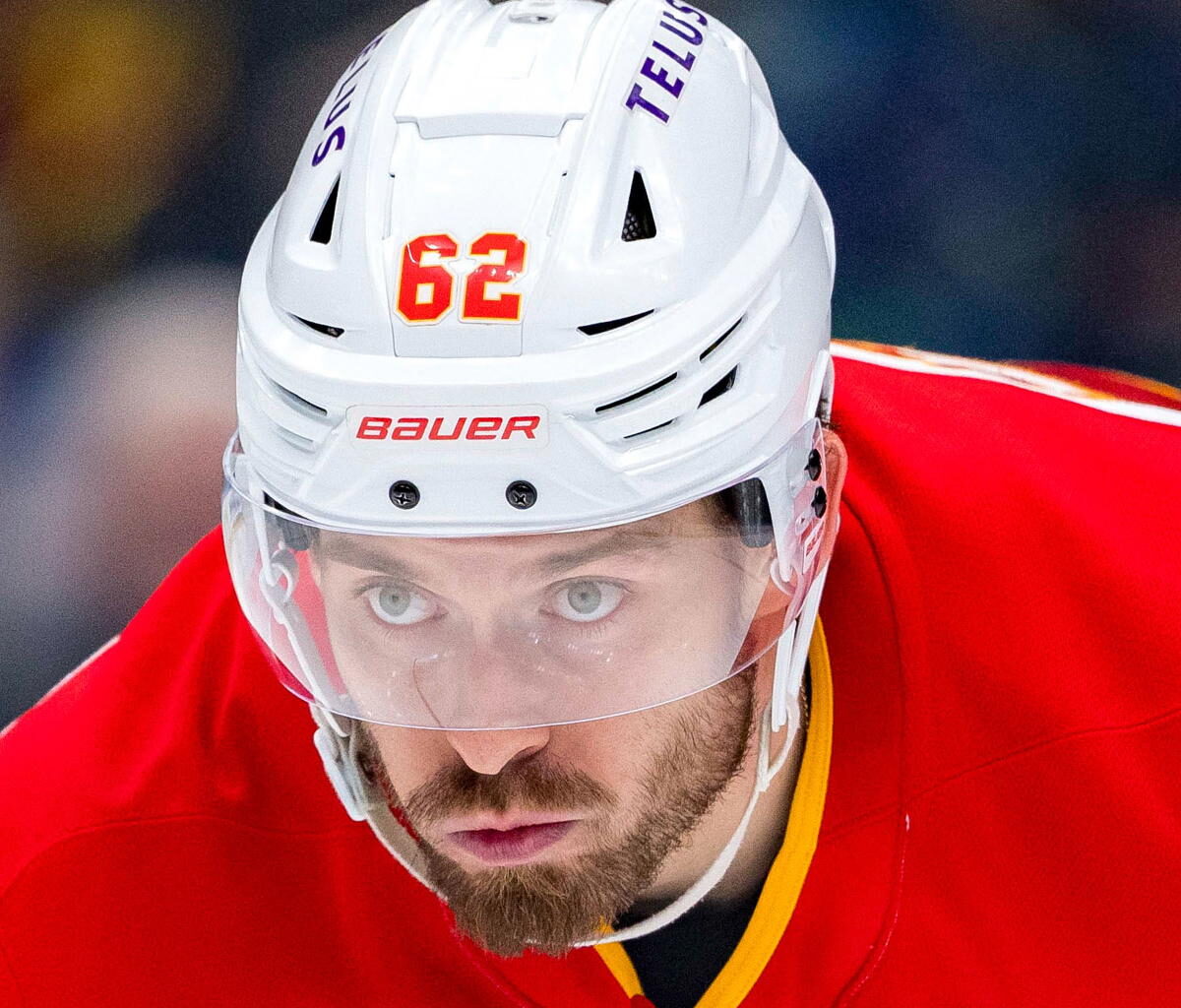 Flames Losing Popular Defenseman To Russia After Failed NHL Experiment