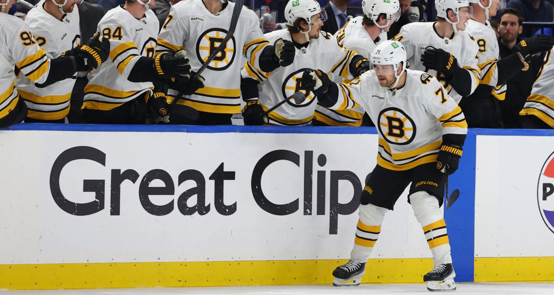 Viktor Arvidsson Opens Up About Future with Bruins