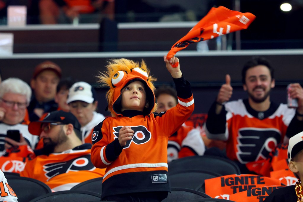 Flyers appreciate fans’ standing ovation after difficult season-ending loss