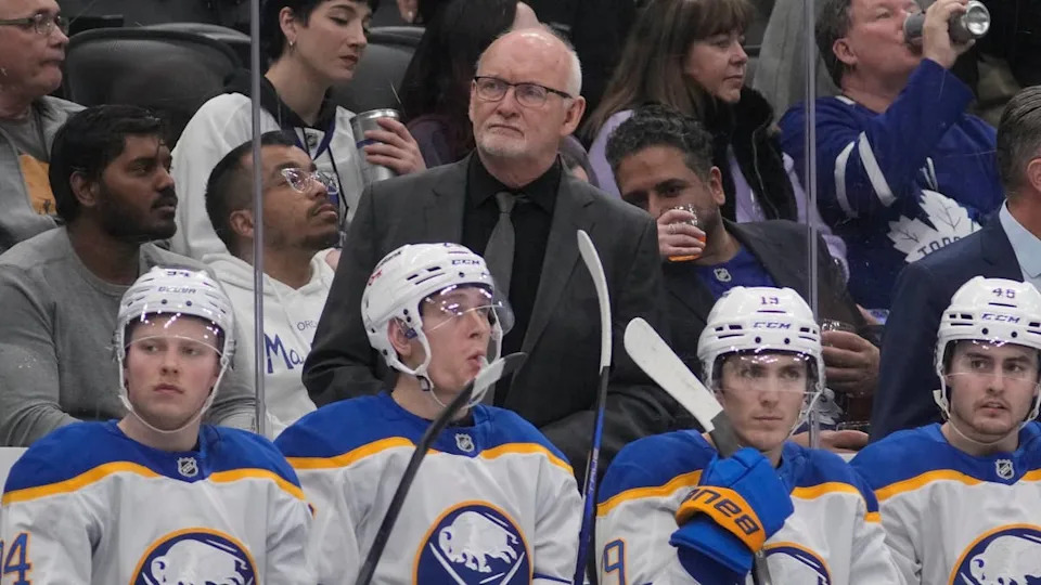 Buffalo Sabres head coach Lindy Ruff (center) during a break in the action against the <a class="link " href="https://sports.yahoo.com/nhl/teams/toronto/" data-i13n="sec:content-canvas;subsec:anchor_text;elm:context_link" data-ylk="slk:Toronto Maple Leafs;sec:content-canvas;subsec:anchor_text;elm:context_link;itc:0" data-yga="{"yLinkElement":"context_link","yModuleName":"content-canvas","yLinkText":"Toronto Maple Leafs","ySubModuleName":"anchor_text","yHasCommerce":false}">Toronto Maple Leafs</a> at Scotiabank Arena.John E&period; Sokolowski-Imagn Images