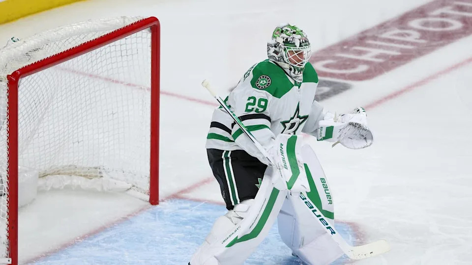 Dallas Stars goaltender Jake Oettinger (29) defends his net against the Minnesota Wild.Matt Krohn-Imagn Images
