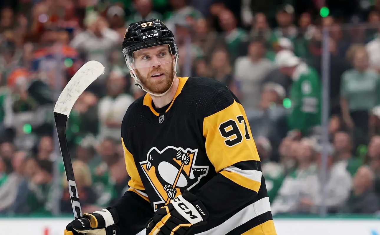 Edmonton Oilers captain Connor McDavid looking focused on the ice amidst intense Pittsburgh Penguins trade rumors.