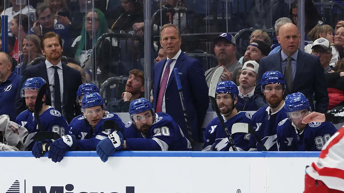 Lightning re-sign veteran forward to two-way contract